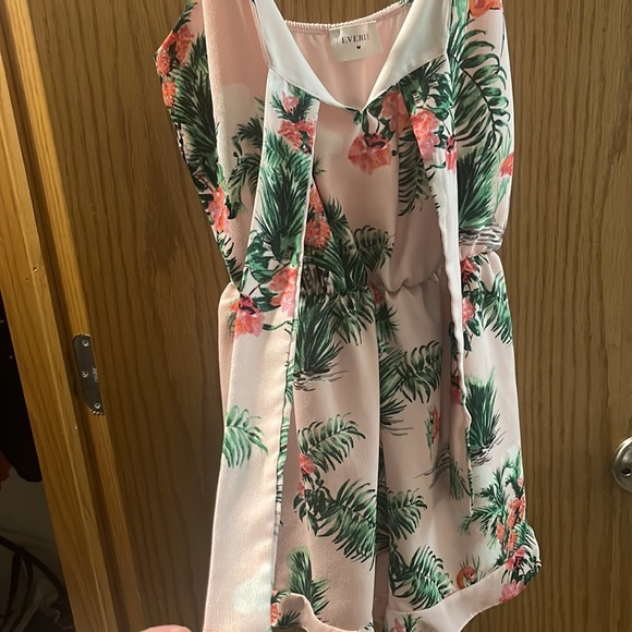 Adorable summer romper - Picture 4 of 8